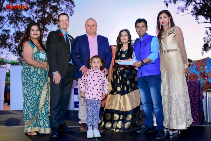 Cr Colin Ross, Jason Wood MP, Aanchal Mahajan, and Neha Soudagar with others at IACC Diwali @ Gumbuya